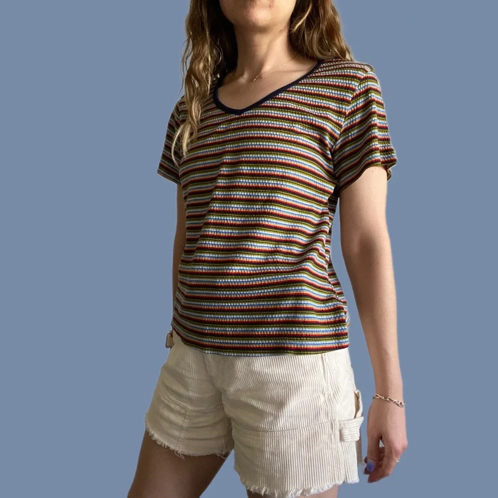 [JUNCTION] 90s RETRO RAINBOW STRIPED TEE - Picture 4 of 12